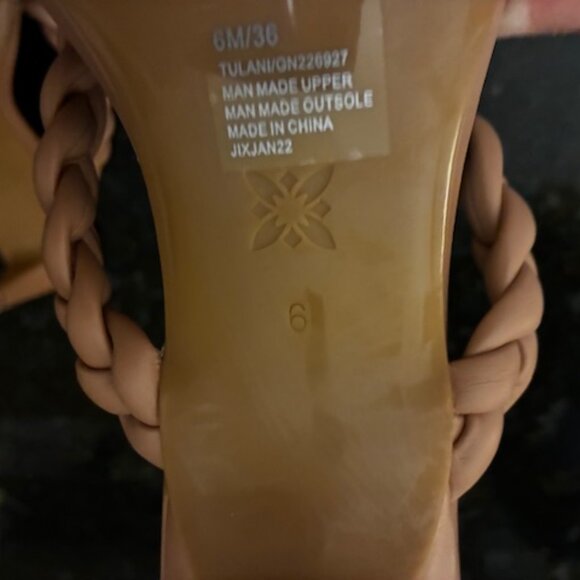 Tulani Womens Faux Leather Thong Kitten Heels - BCBGENERATION - SZ 6M/36 - Picture 4 of 7